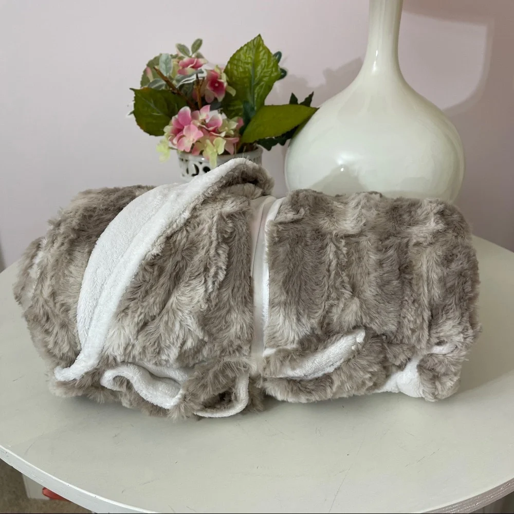 Ulta plush throw